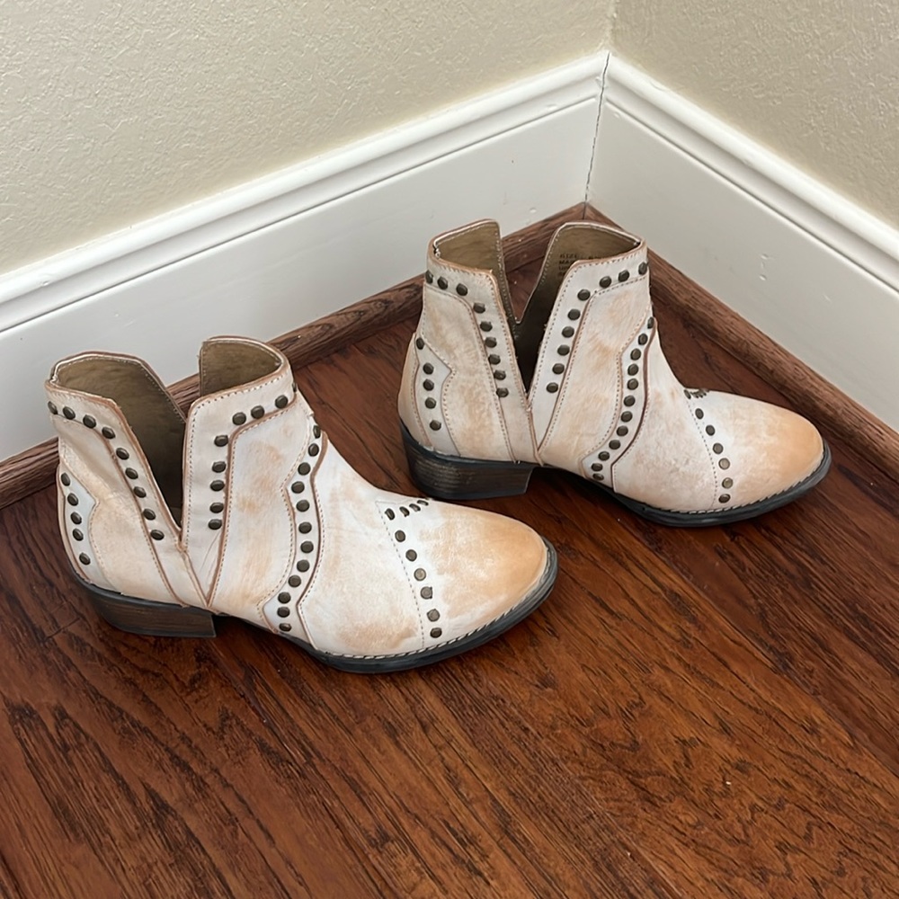 Very Volatile leather booties